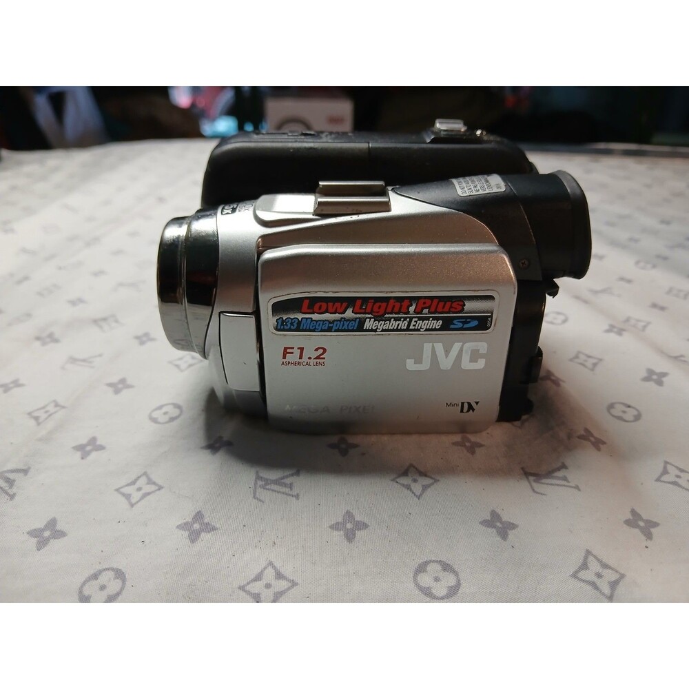JVC GR-DF550U MiniDV Camcorder As Is No Battery No Charger
